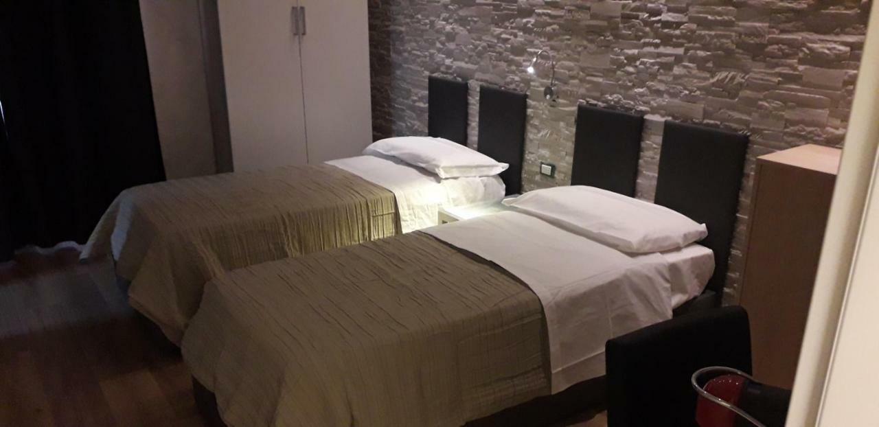 A 2 Passi Da Bed & Breakfast Foggia Exterior photo